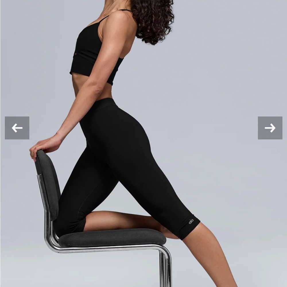 Alosoft High-Waist Iconic 90's Capri - Picture 2 of 4